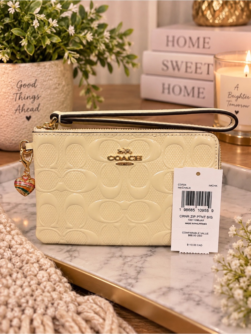 Coach Patent Leather Signature C Corner Zip Wristlet W/ Rainbow Heart Charm NWT